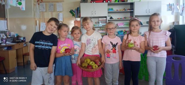 b_1024_768_0_00_images_2023_2024_Swietlica_jablko_385254831_780740843853866_319932679972275396_n